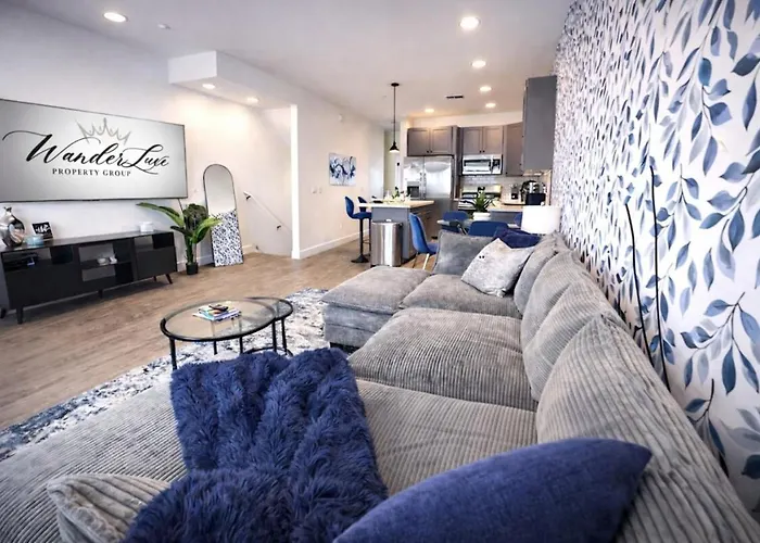 Sapphire Leaf- Luxury 3br- Pool, King Beds, Spacious, Quiet, Garage, Close To Airport And Oldtown Phoenix